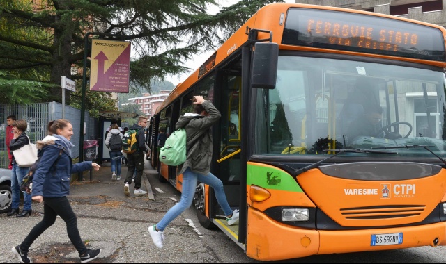 A Scuola In Autobus Un Odissea 5614e6fd6b4b34