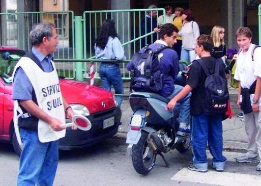 Nonne E Nonni Fuori Scuola: Cercasi Vigilanti Per Gli Alunni