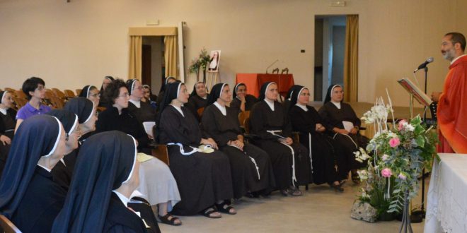 Cercando Dio Con Le Suore Angeline: Giovani Salernitani Ad Assisi