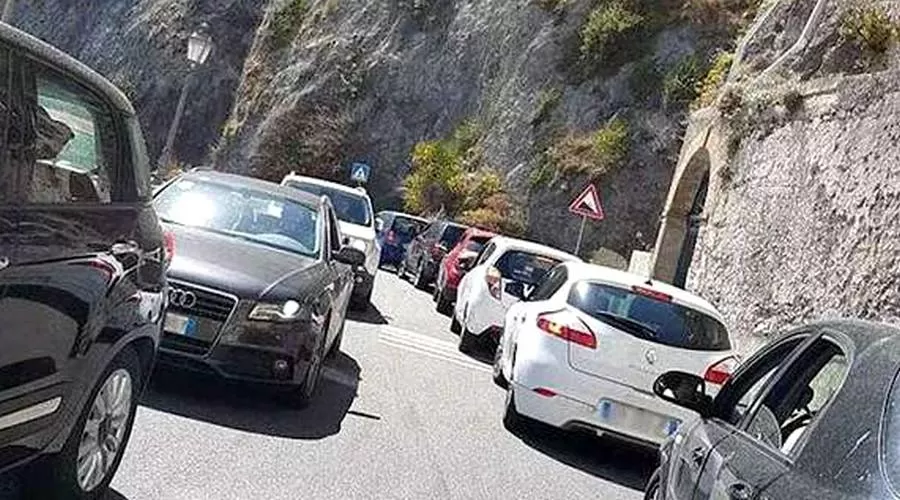 Traffico Estivo In Costiera Amalfitana: Dal 1 Agosto A Targhe Alterne